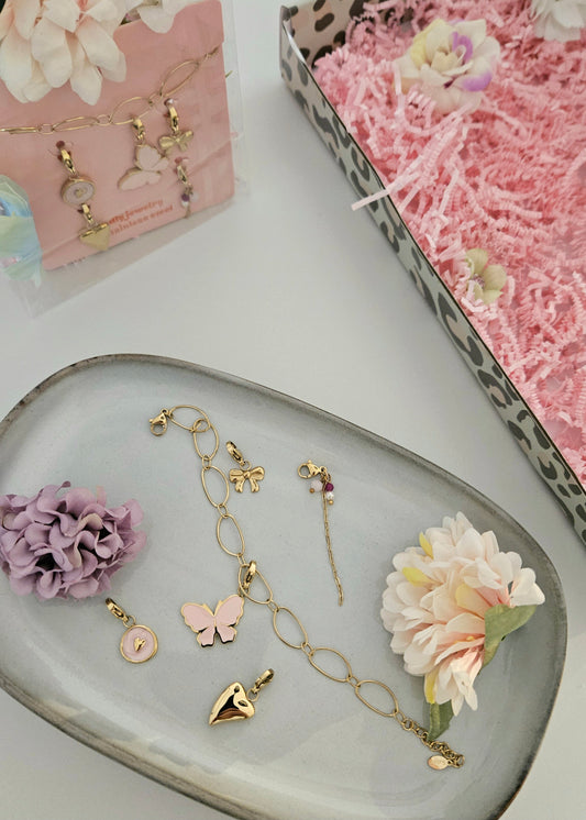 Armband goud met hartje strikje en vlinder