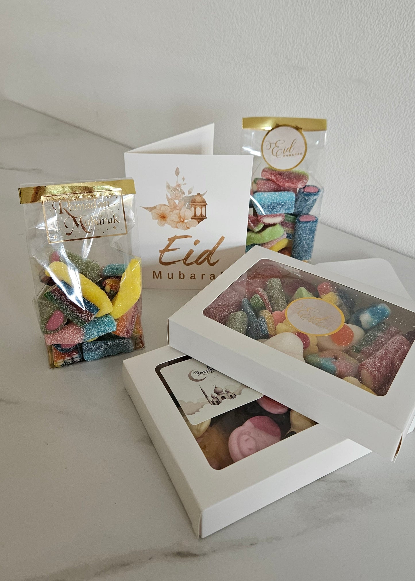 Gevulde snoepzakjes en snoepbakjes halal