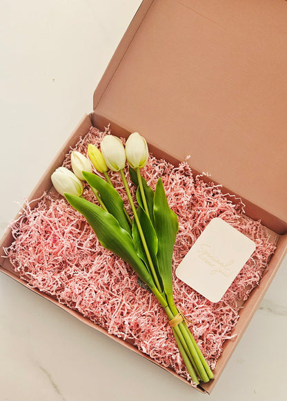 Brievenbuscadeautje met zijden tulpen