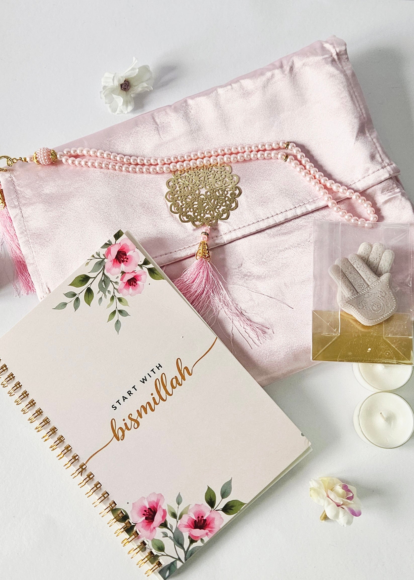 Cadeaubox Noor waxinelichtjes boekje zeepjes handmade