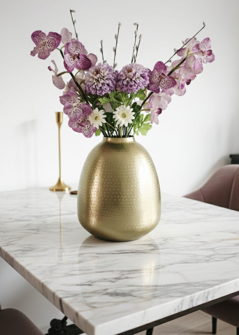 Paars zijden boeket woonkamer