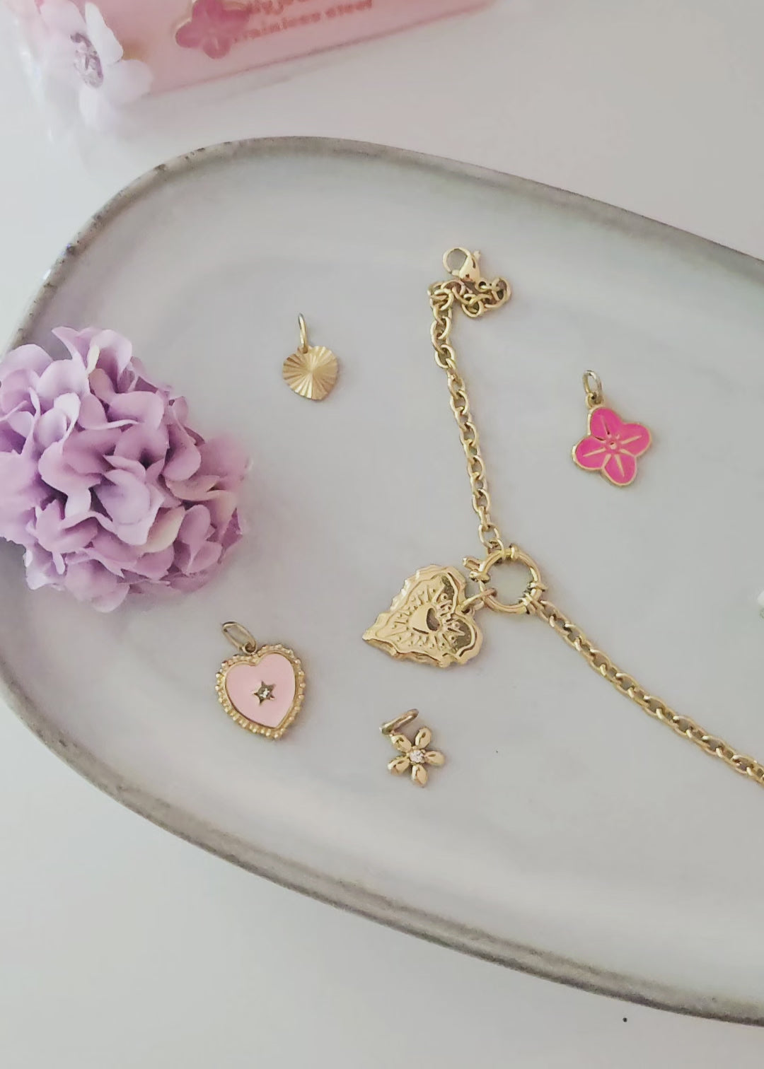 Armband stainless steel met charms van hartjes