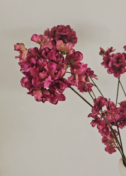 Zijden prunustakken met bloesem in herfstkleuren