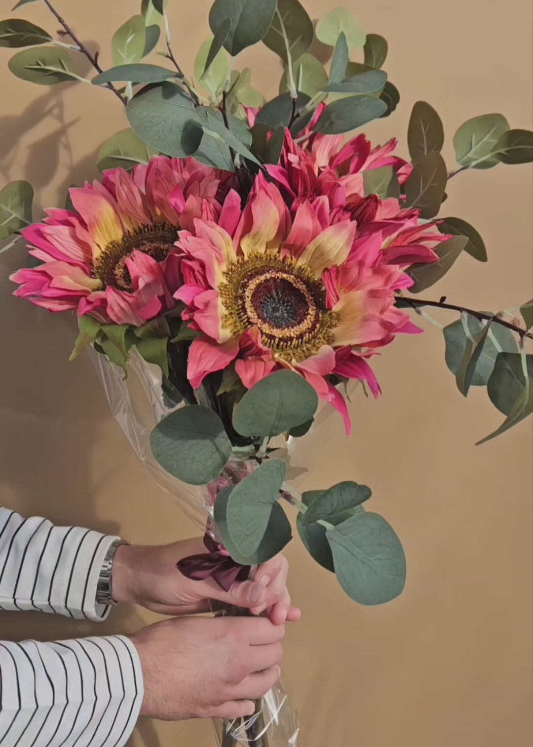 Boeker roze zijden zonnebloemen