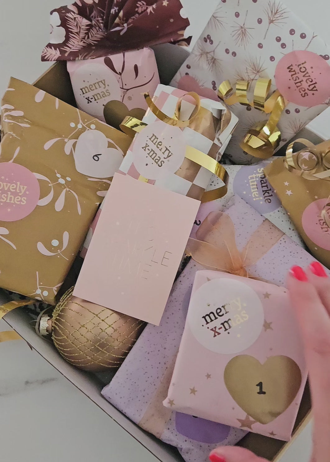 Adventskalender 2025 unboxing cadeaus voor de decembermaand