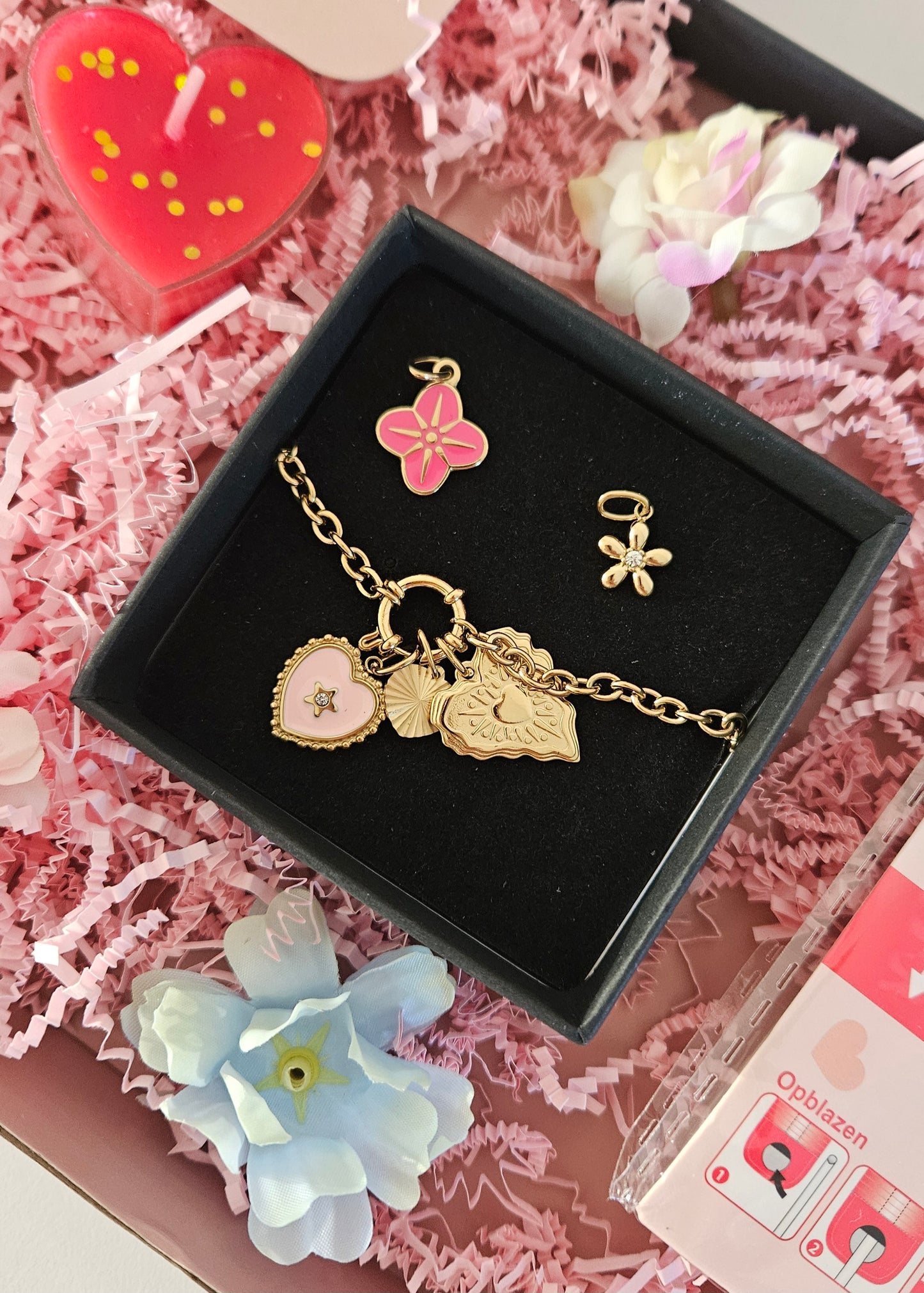 Stainles steel armbandje gouden hartjes